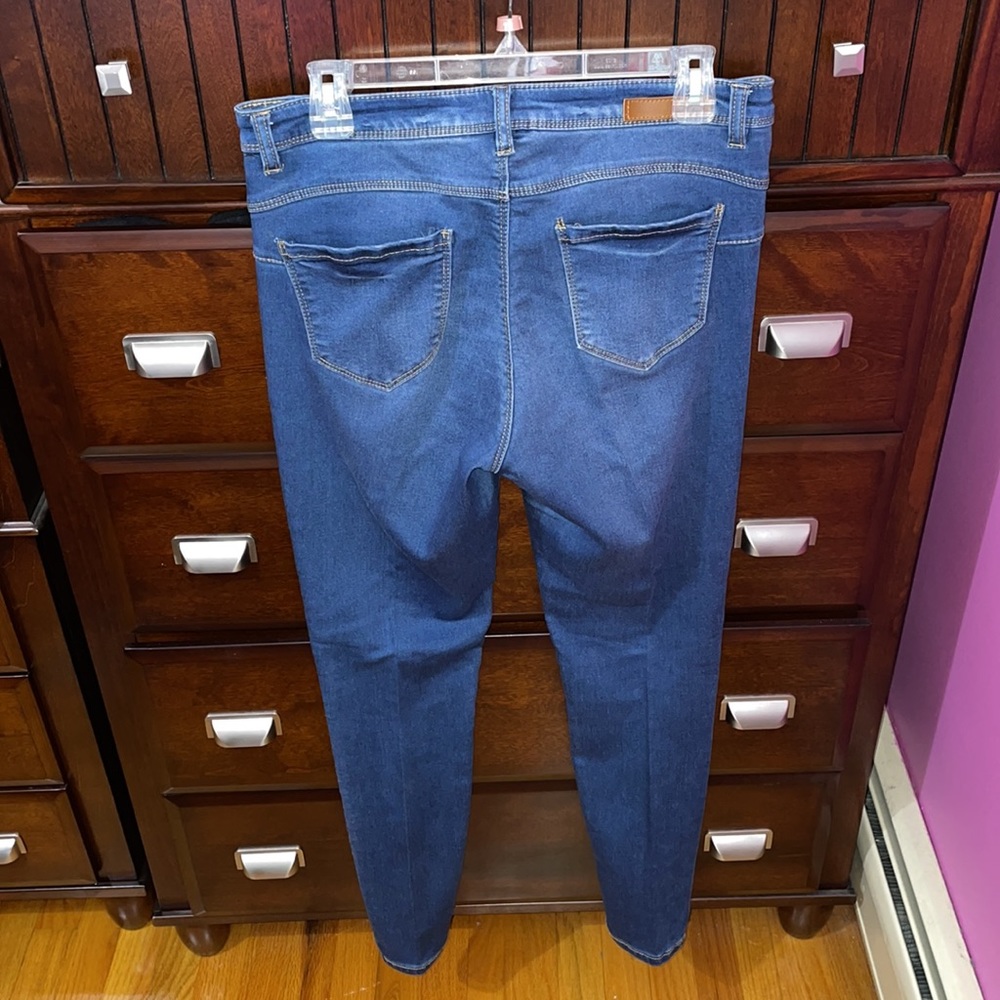 Super Stretch Skinny Jeans 🔥 - Picture 2 of 3